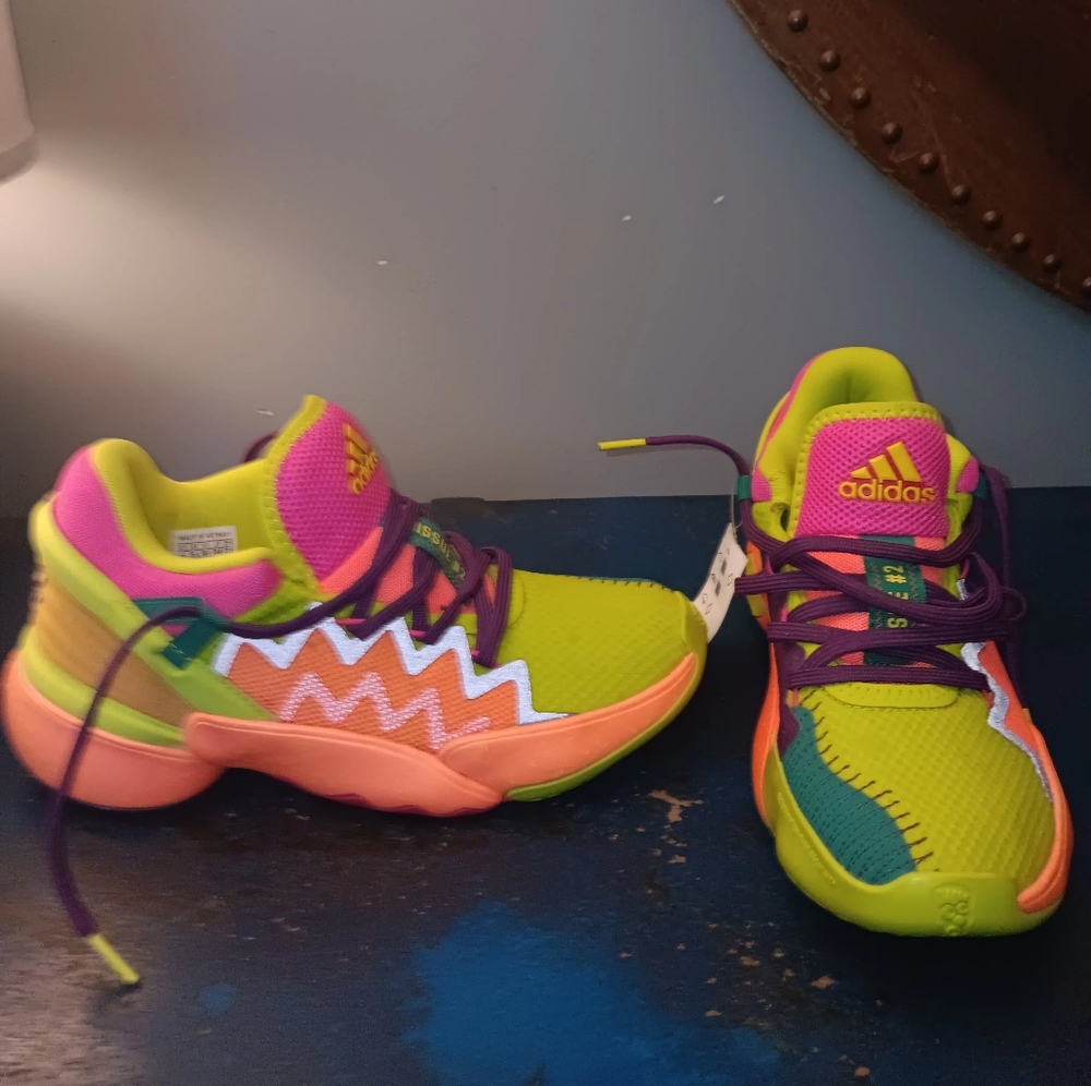 D.O.N. adidas basketball sneakers - Picture 2 of 3